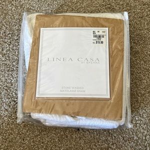 NWT: Linea Casa by Sferra stone washed matelasse sham standard size white (one)